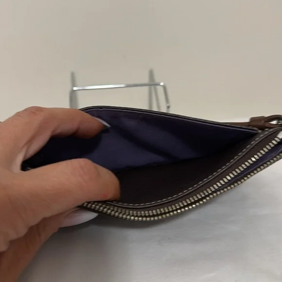 Coach vintage  “Chelsea” brown pebbled leather wristlet - Picture 7 of 9